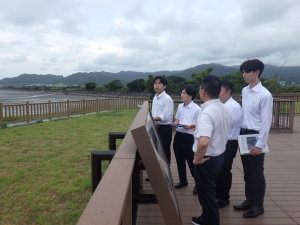 R8インターン(見学2).JPG